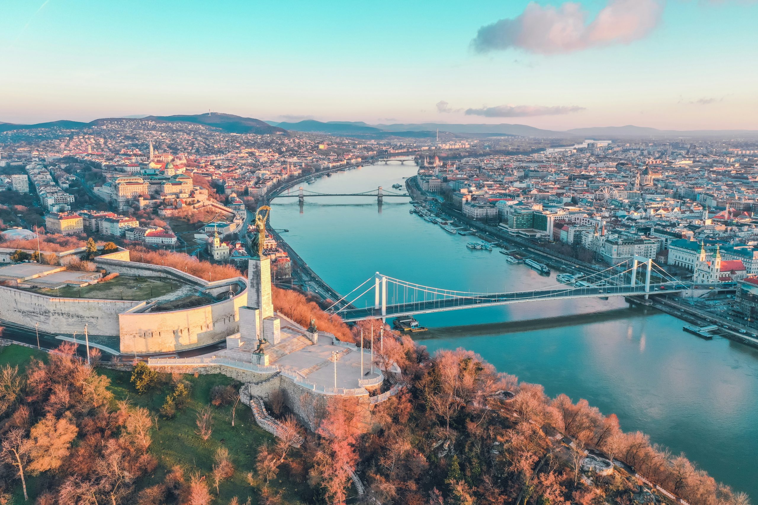 Read more about the article Budapest : Pourquoi les Français adore tant la perle de yeux du Danube ?